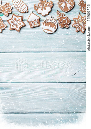 Christmas background with gingerbread cookies Christmas background with gingerbread cookies 26909706