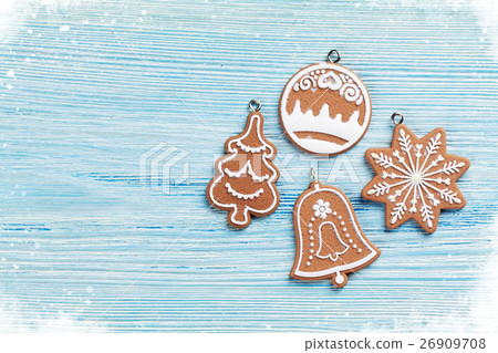 Christmas background with gingerbread cookies Christmas background with gingerbread cookies 26909708