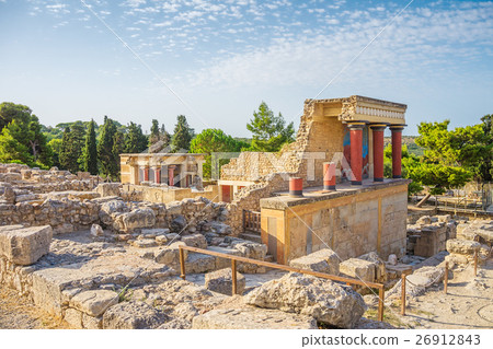 Knossos Palace ruin in sunny day, Crete, Greece. 26912843