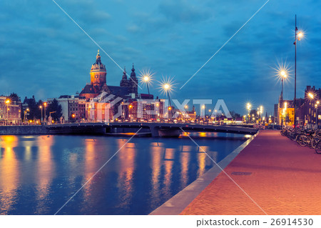 Night Amsterdam canal and Basilica Saint Nicholas 26914530