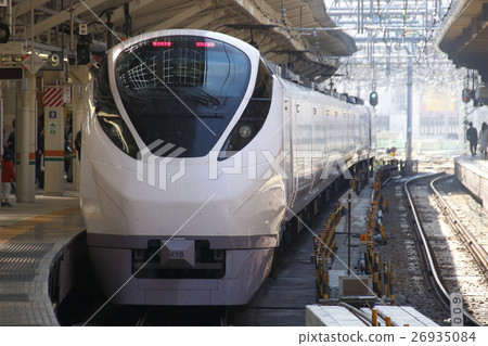 Joban Line Limited express Hitachi stop at Tokyo Station 26935084