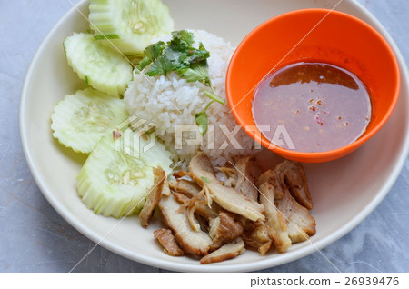 vegetarian rice steamed with gluten chicken  26939476