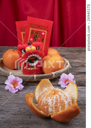 Mandarin orange with chinese new year decorations Mandarin orange with chinese new year decorations 26940378