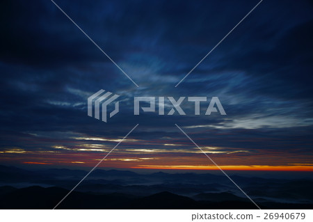 早晨從山頂發光 早晨從山頂發光 26940679