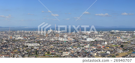 從南到北鳥瞰西條市中心。您可以在外灘看到Imabari Town，Kurushima Kaikyo Ohashi。 26940707