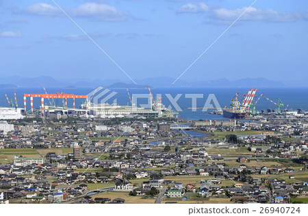 俯瞰西條市的海濱工業區,池田河口附近。 俯瞰西條市的海濱工業區,池田河口附近。 26940724