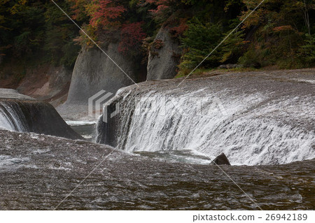 Medium telephotography for Fubuzi waterfall, Fukiwari Valley in autumn, Numata city, Gunma Prefecture 26942189