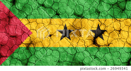 乾裂土壤上的聖多美及普林西比國旗特寫紋理背景（高分辨率 3D CG 渲染∕著色插圖）飢荒乾旱自然災害 26949341