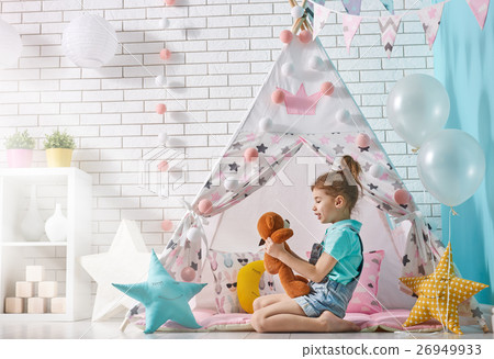 girl plays at home 26949933