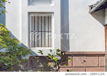 Holding of white walls 26951120