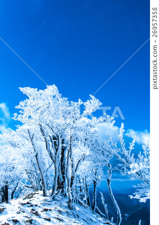 Ice sky and blue sky 26957358
