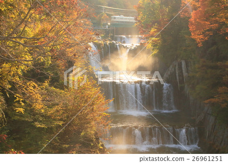 Fujiyuki and Tahara waterfall of autumn leaves 26961251