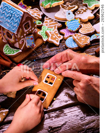 Make Gingerbread House. 26962546