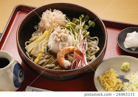 Cooled buckwheat noodles 26963131