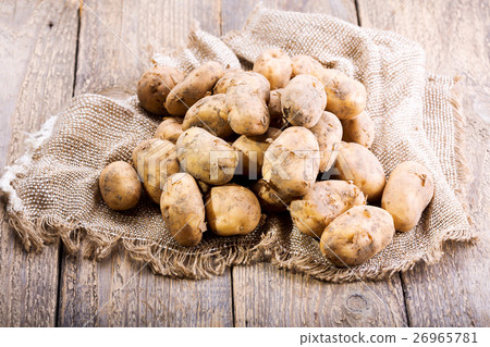 fresh potatoes 26965781