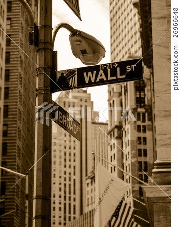 New York / Broadway / Wall Street intersection 26966648