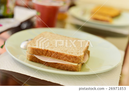 ham and cheese sandwich 26971853