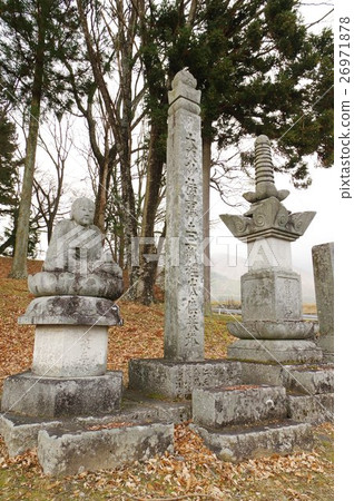 Shinshu Sadaharu Moriya的祖父貞子貞子的長壽地藏和石塔群（駒根市南村町內村幹線）的栽培財產 26971878