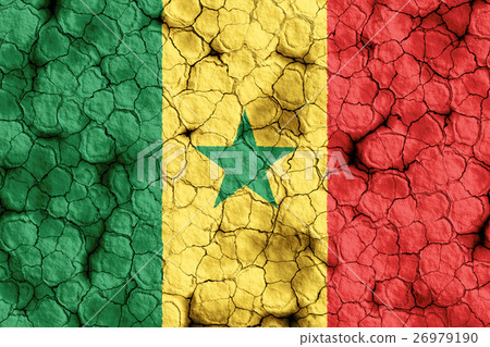 乾裂土壤上的塞內加爾國旗特寫紋理背景（高分辨率 3D CG 渲染∕著色插圖）飢荒乾旱自然災害 26979190