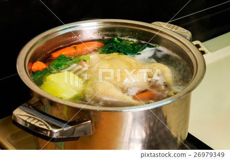 I make chicken broth in a pot, 26979349