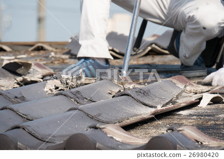 Roof construction Re-roofing tiles Remove old tiles with burles 26980420