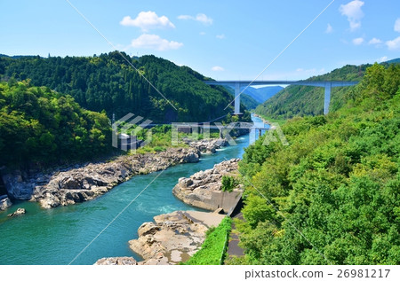 從Oi水壩的看法 26981217