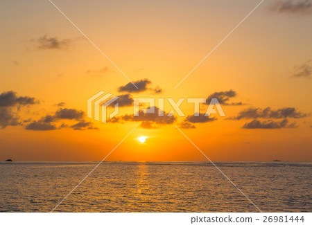 Sunset on sea in Maldives Sunset on sea in Maldives 26981444