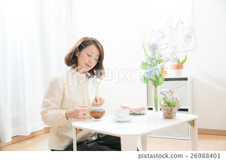 Room relaxing woman 26988401