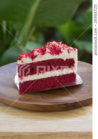 strawberry layer cake 26988720