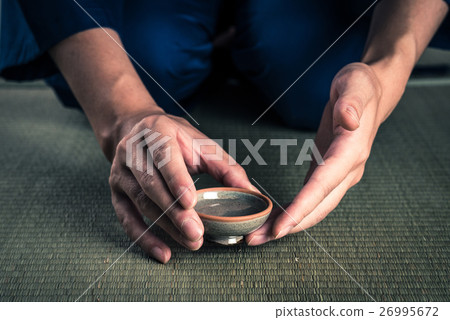 杯和榻榻米 26995672