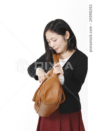 Search the bag in the OL image 26998262