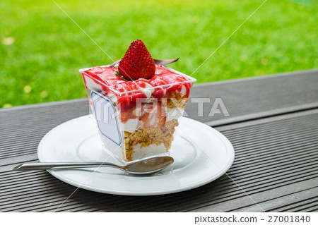 Strawberry crumble dessert cookie and cream sweet Strawberry crumble dessert cookie and cream sweet 27001840
