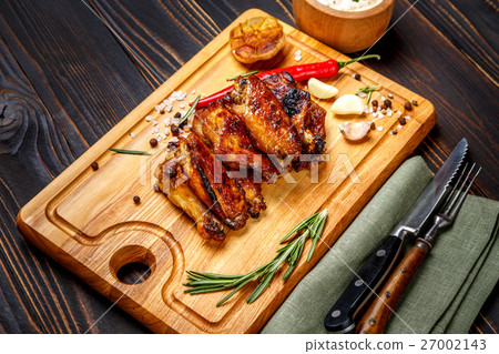 roasted chicken wings with herbs 27002143