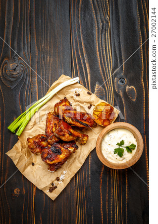 roasted chicken wings with herbs 27002144