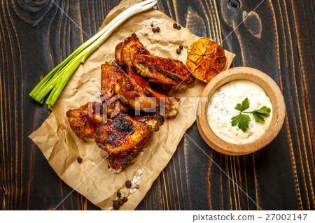 roasted chicken wings with herbs 27002147