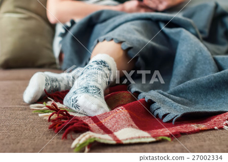 Photo Woman Sofa Bed with Cup Milk Rest Plaid Soft Photo Woman Sofa Bed with Cup Milk Rest Plaid Soft 27002334