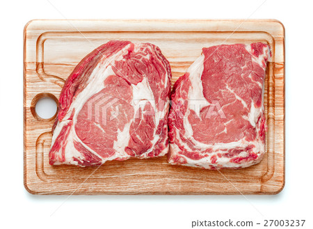 Uncooked organic shin of beef meat 27003237