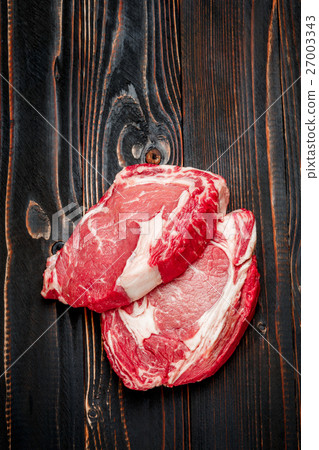 Uncooked organic shin of beef meat 27003343