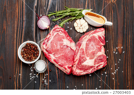 Uncooked organic shin of beef meat Uncooked organic shin of beef meat 27003403