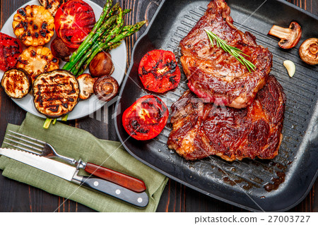 Roasted organic shin of beef meat Roasted organic shin of beef meat 27003727