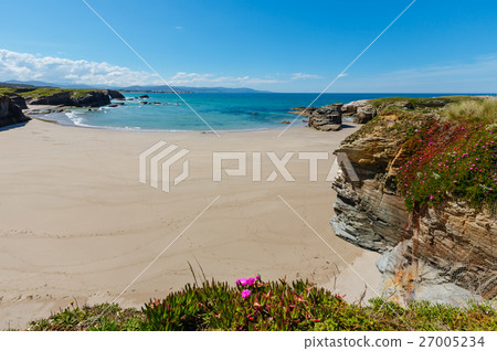 Atlantic sandy Illas beach (Spain). 27005234