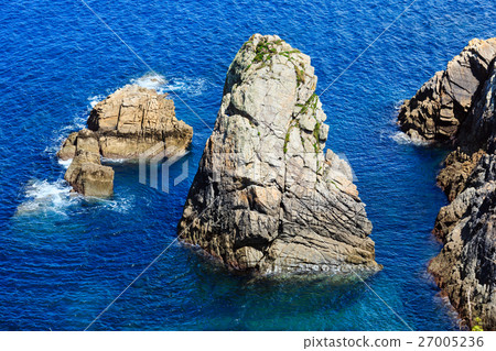 Rocks near shore. 27005236