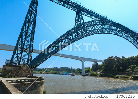 Bridges in Porto, Portugal. Bridges in Porto, Portugal. 27005239