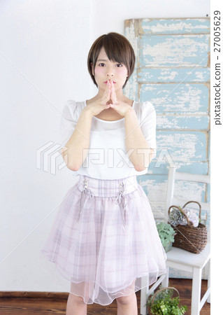 Young lady fashion portrait 27005629