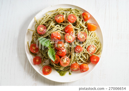 Pasta spaghetti with pesto sauce Pasta spaghetti with pesto sauce 27006654