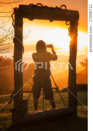 Man in frame 27006712
