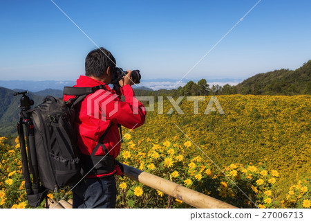 Photographer take a photo for The road 27006713
