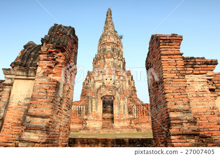 Ruin brick temple in Ayutthaya, Thailand 27007405