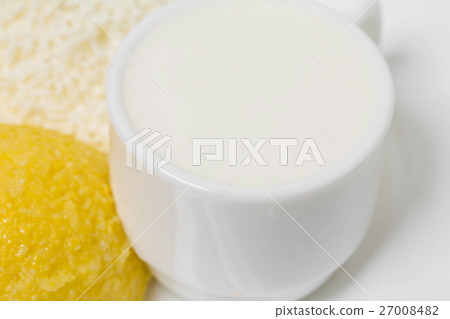 Traditional moldovan mamaliga porridge. 27008482