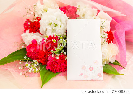 Bouquets and letters 27008864
